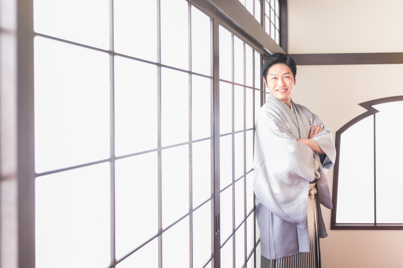 紋付袴 かっこよくソロショットも