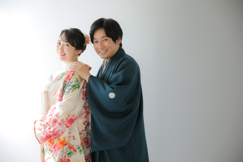 煌びやかな和装でスタジオ撮影♡