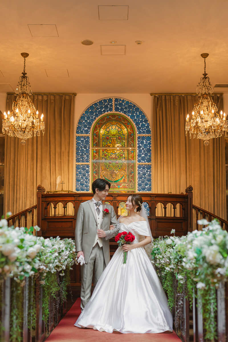 ステンドグラスが素敵なチャペル♪