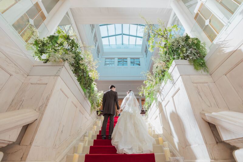 まずはチャペルに続く階段で