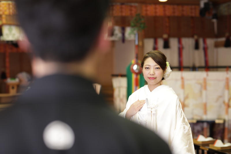 ご新郎様越しに