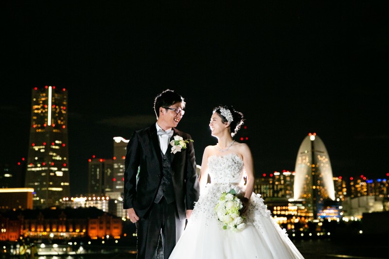 にっこり微笑んで