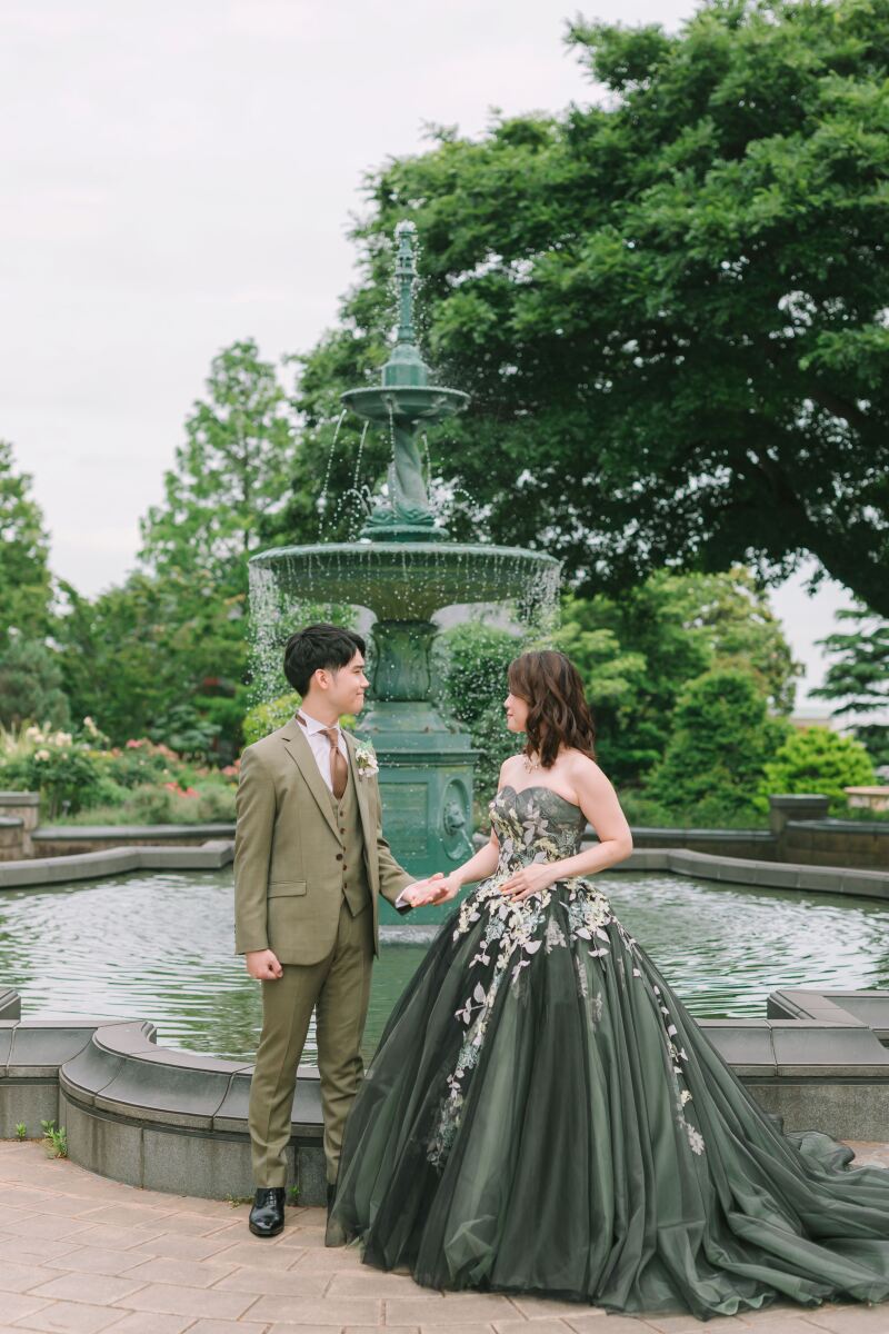 外に出て噴水と