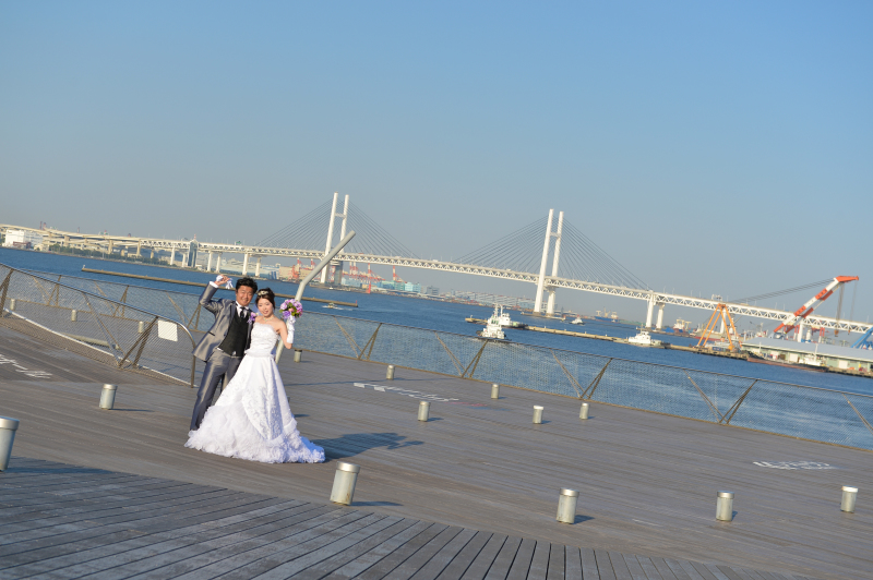 ベイブリッジをバックに