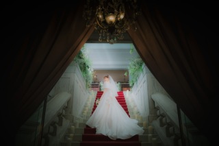 木漏れ日ような光の先に、輝く新婦様