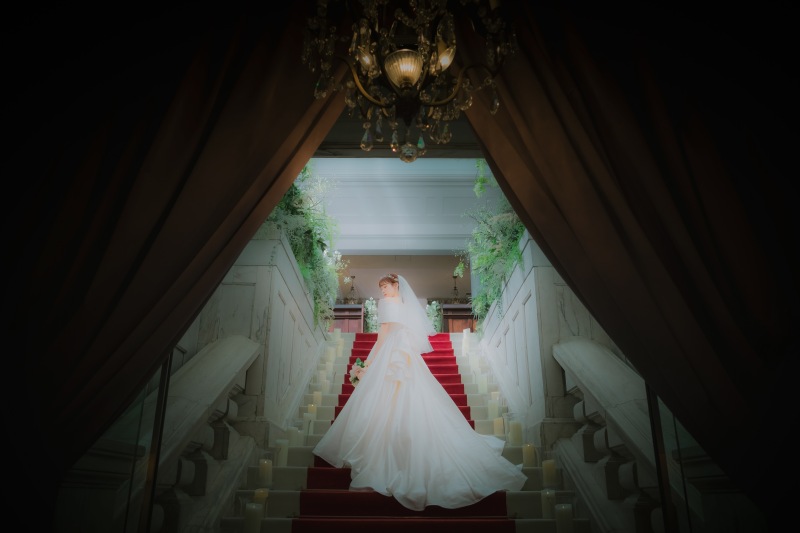 木漏れ日ような光の先に、輝く新婦様