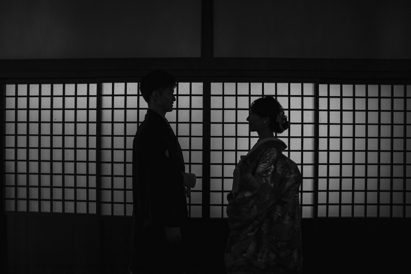 モノクロで神秘的に