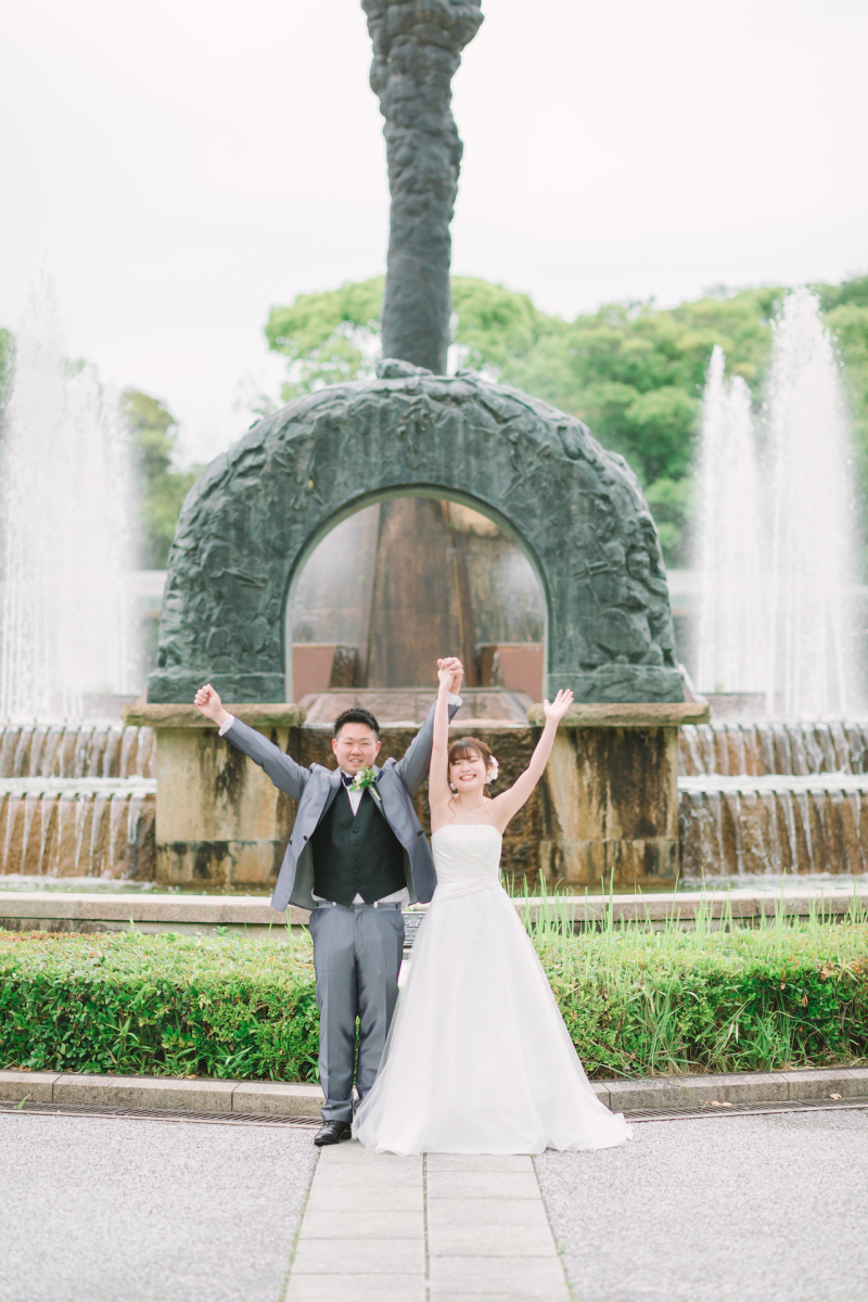 最初は晴れやかな噴水と