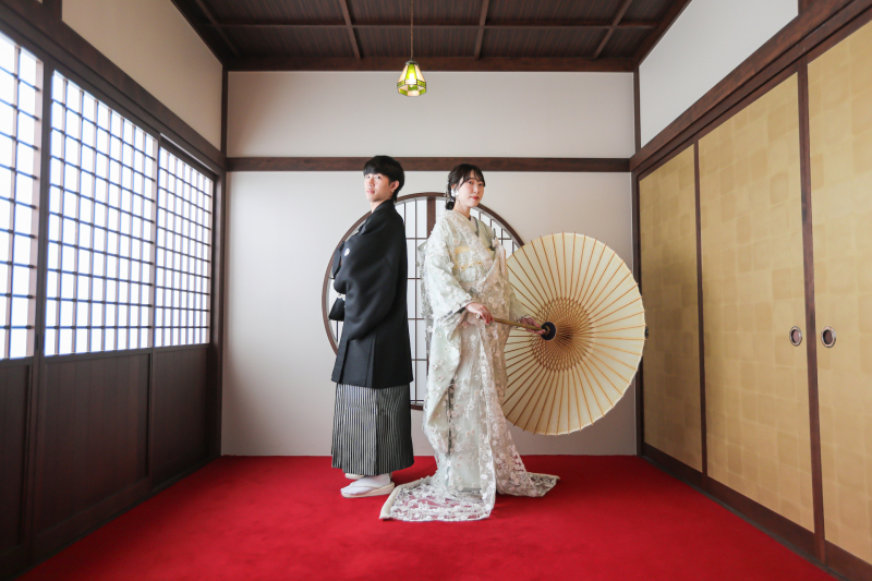 新作のレース打掛