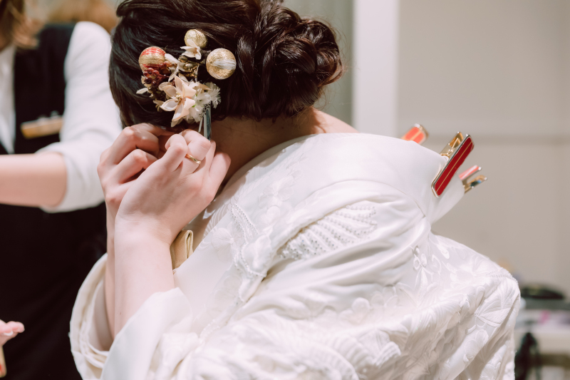 新婦　支度シーン