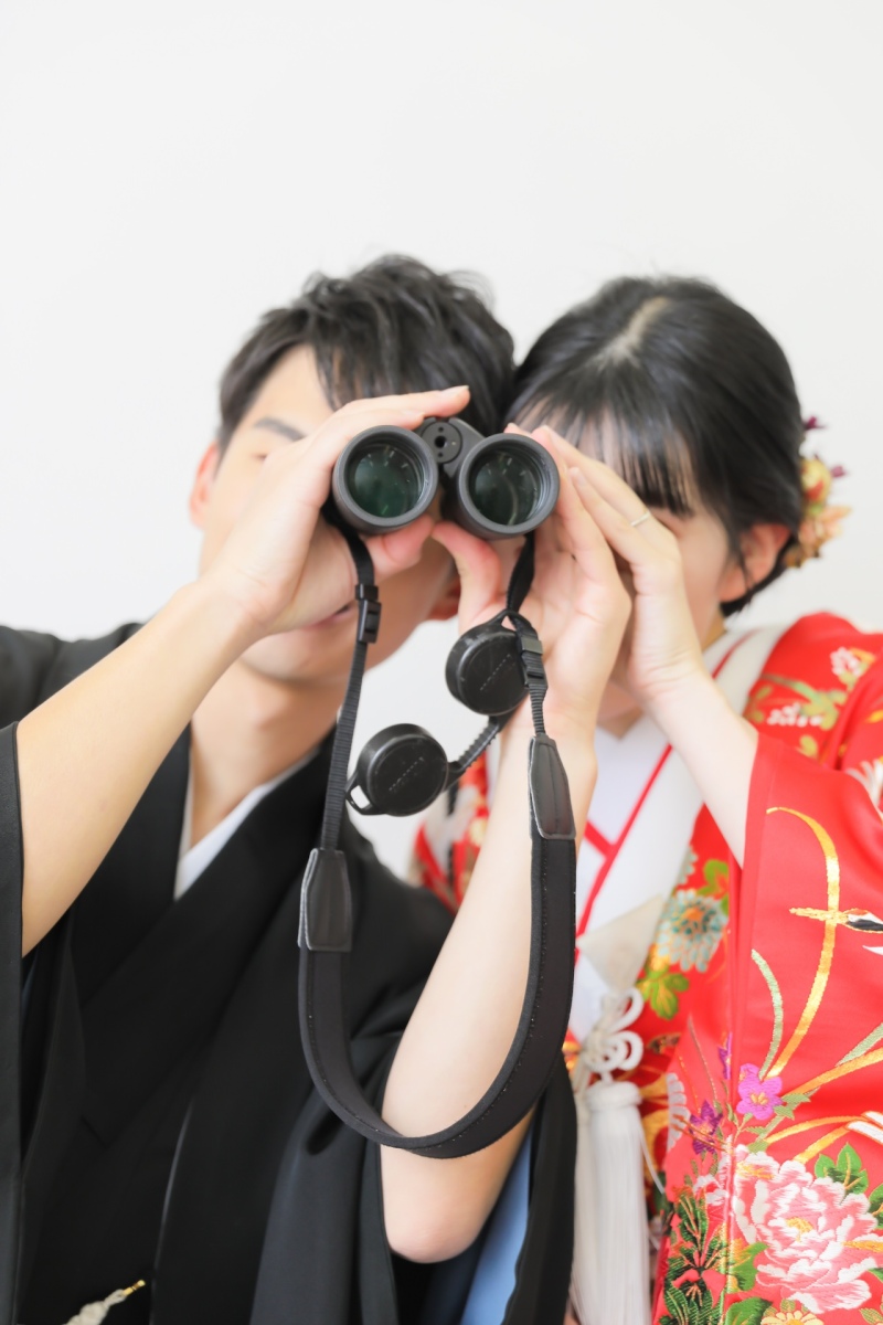 瞳を覗かせて