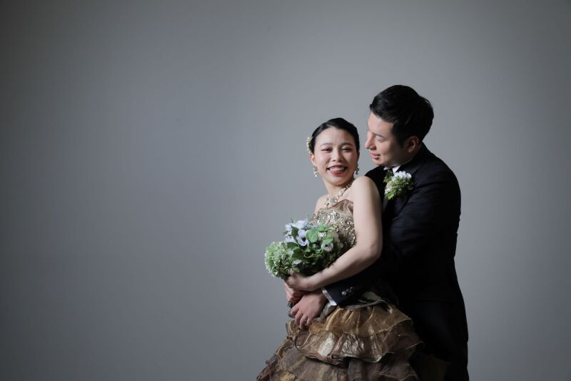 恥ずかしそうに