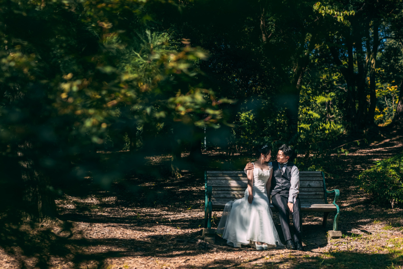 色づく前の紅葉とともに