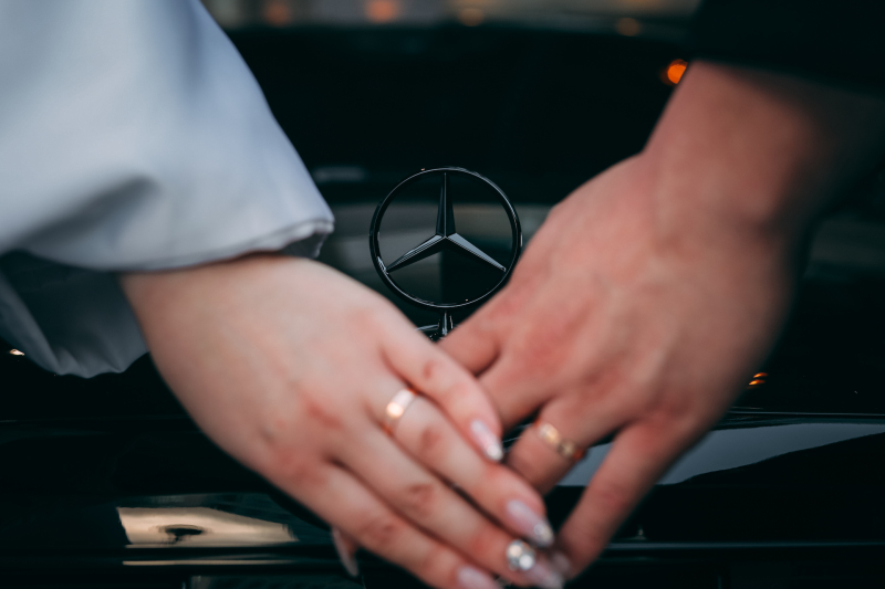 ベンツマークとともに