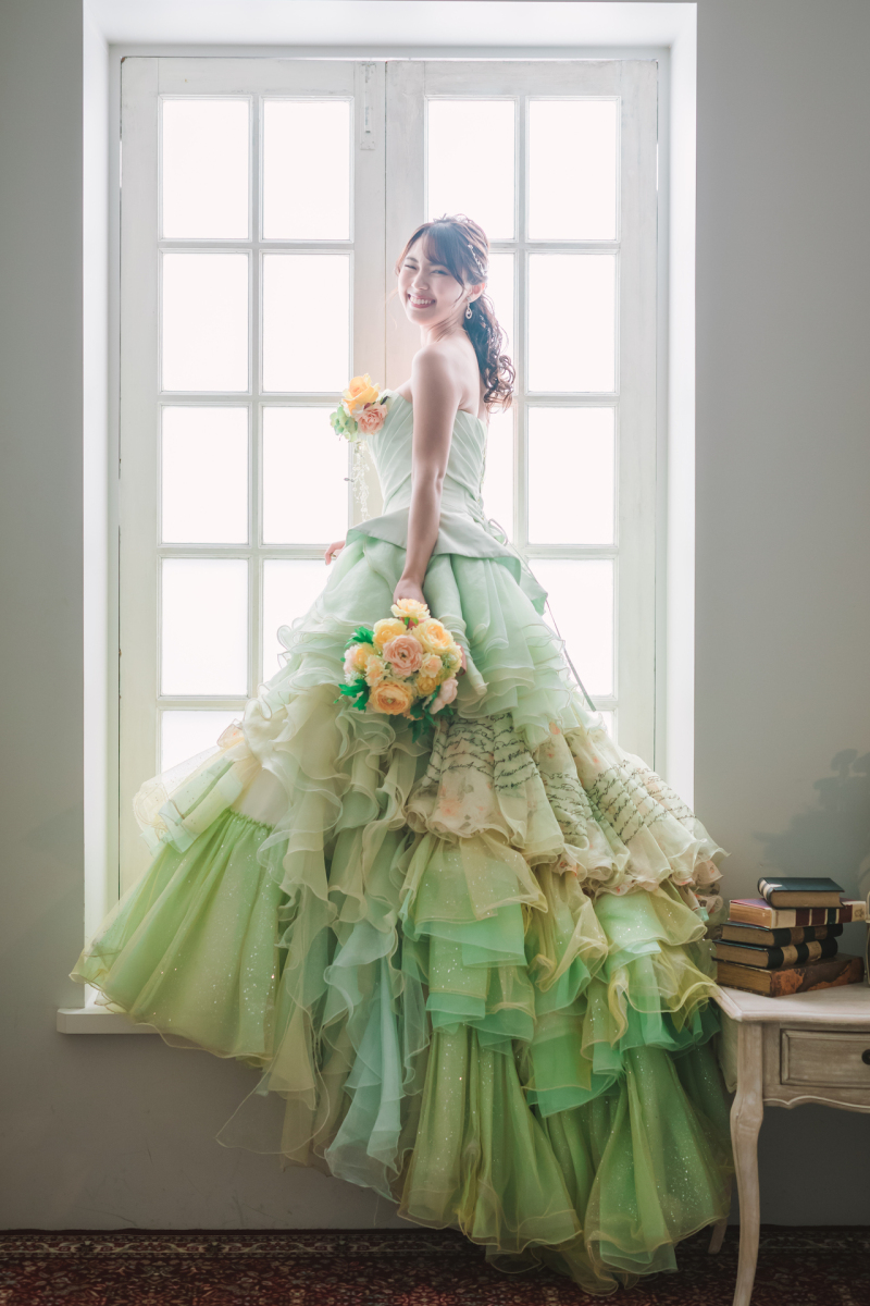 カラードレスの着こなし