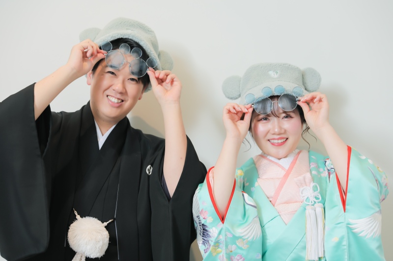 サングラスと帽子で