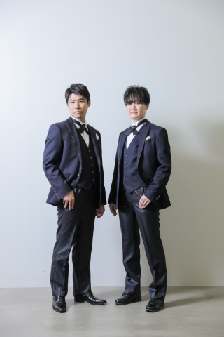 お揃いのタキシードで