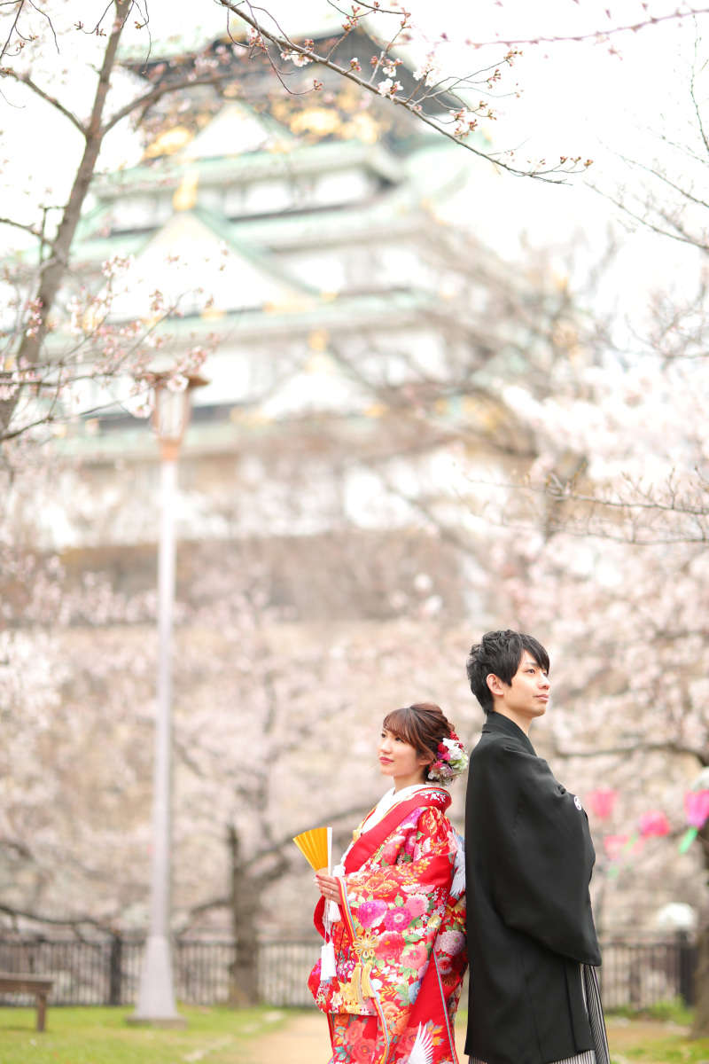 大阪城をバックに