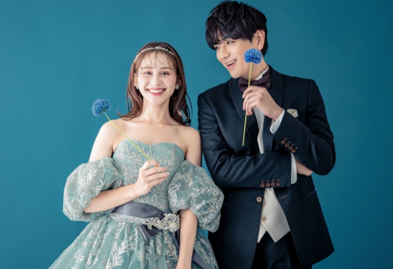 ワタベウェディング大阪フォトスタジオ_カラードレスが豊富