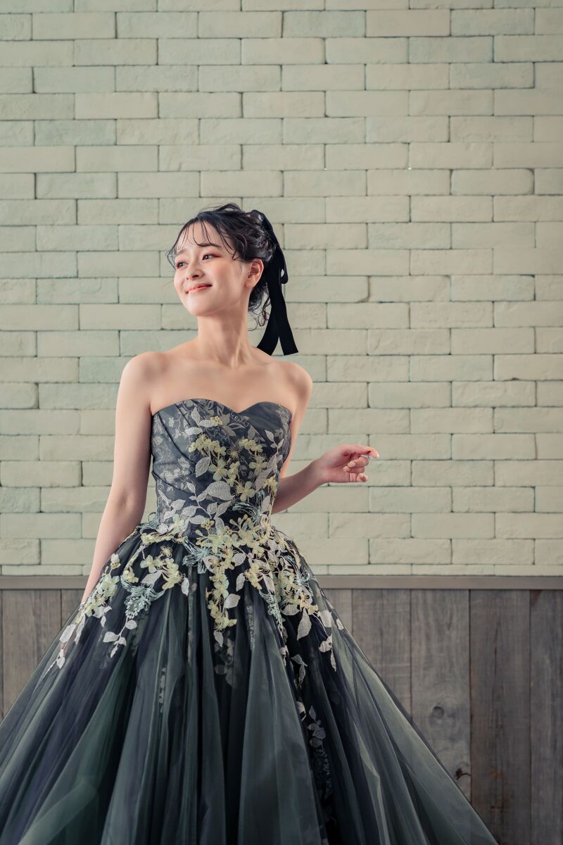 ワタベウェディング大阪フォトスタジオ_カラードレスが豊富