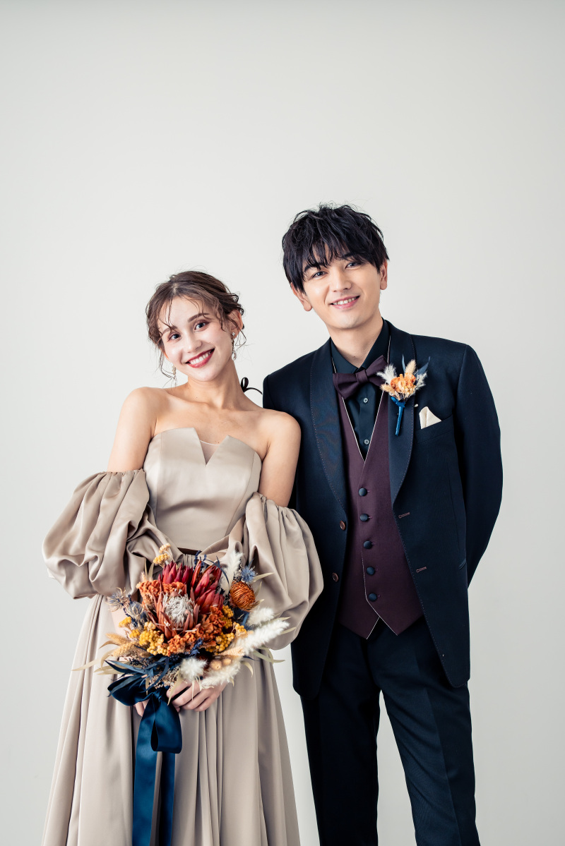 ワタベウェディング大阪フォトスタジオ_カラードレスが豊富