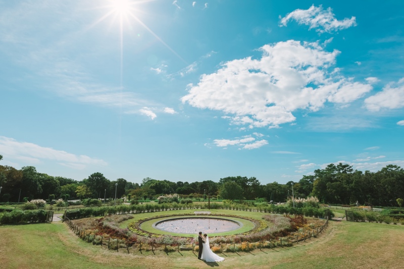 秋晴れの晴天の中で