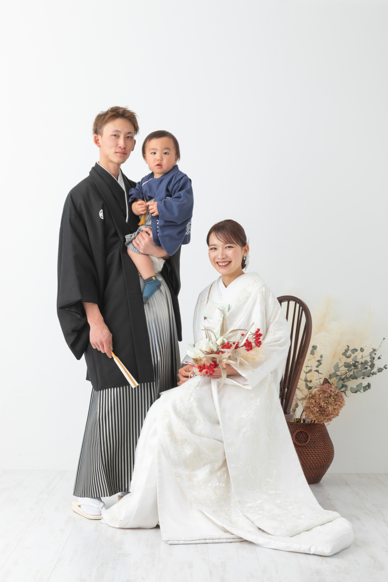 お子様も和装を着て家族撮影