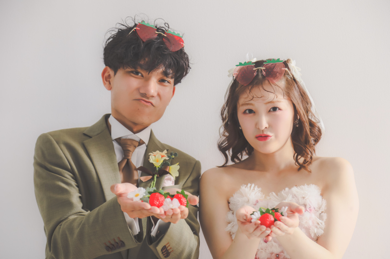 たくさんのイチゴを持って…♡