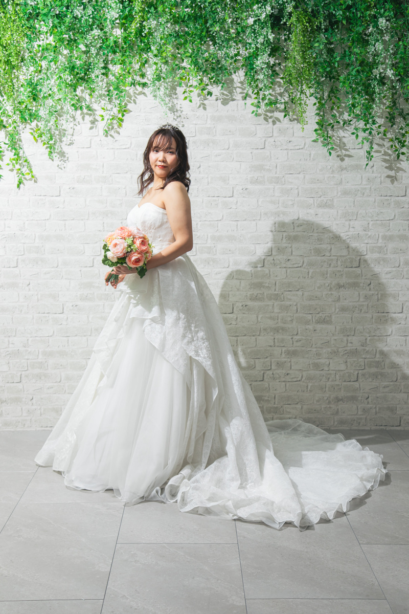ご新婦様の洋装ソロショット♡