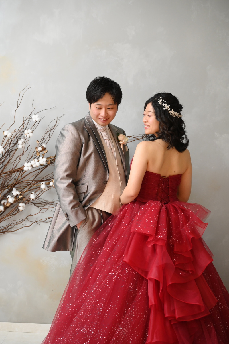 赤色のグリッタードレス