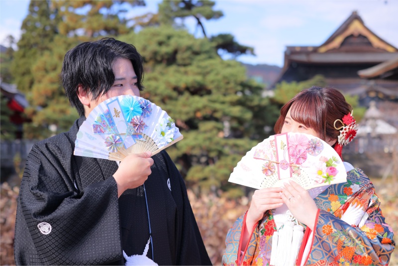 扇子で顔を隠して…♡