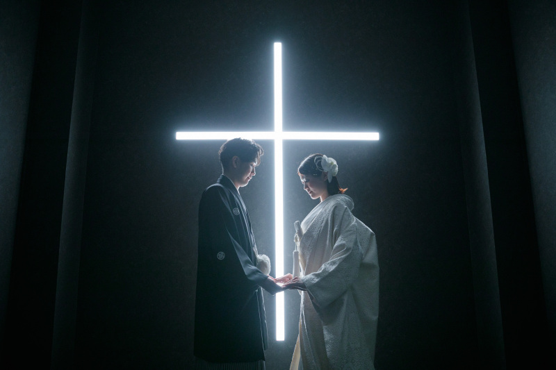 十字架の前で・・・