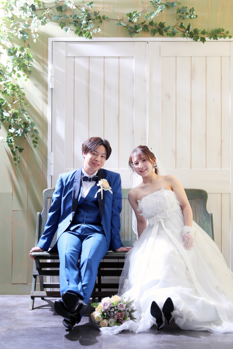 ベンチに座って