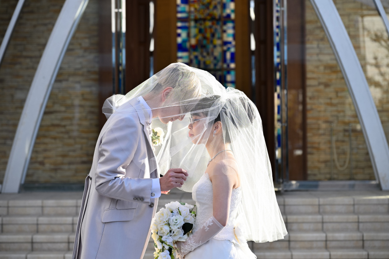 ベールに包まれながら