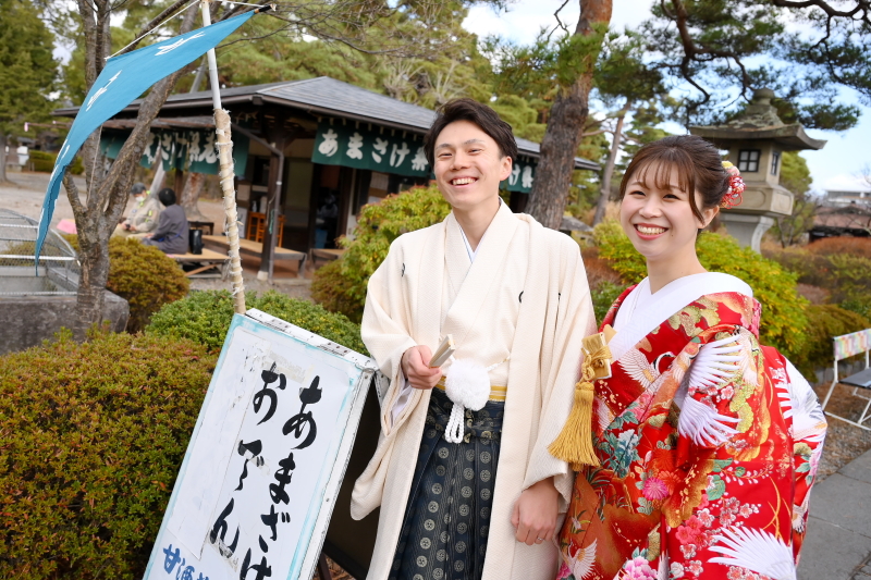 甘酒の看板と一緒に