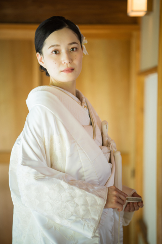 白地　立体刺繍　松