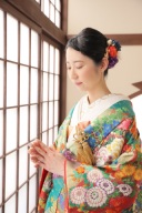 エメラルドグリーン