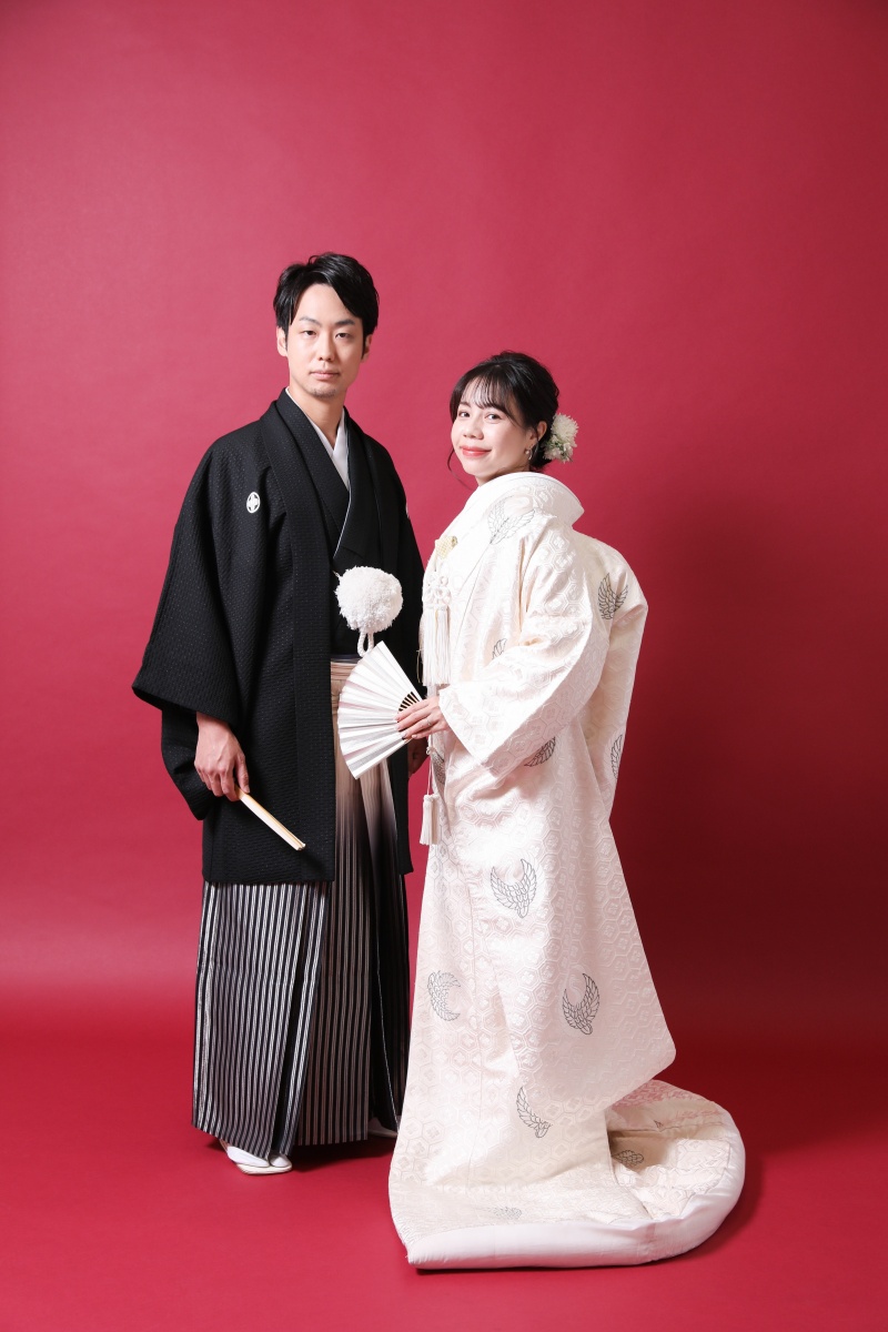 フォーマルな赤背景で