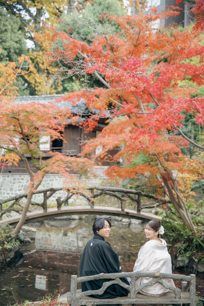 北園のベンチにて