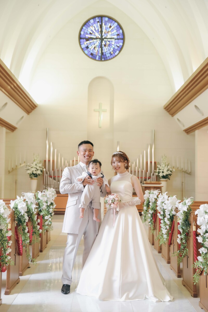 チャペルで家族写真