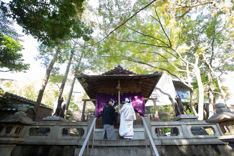 神社で参拝ショット