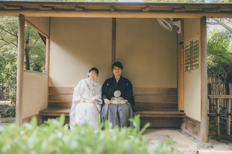 屋根の下で