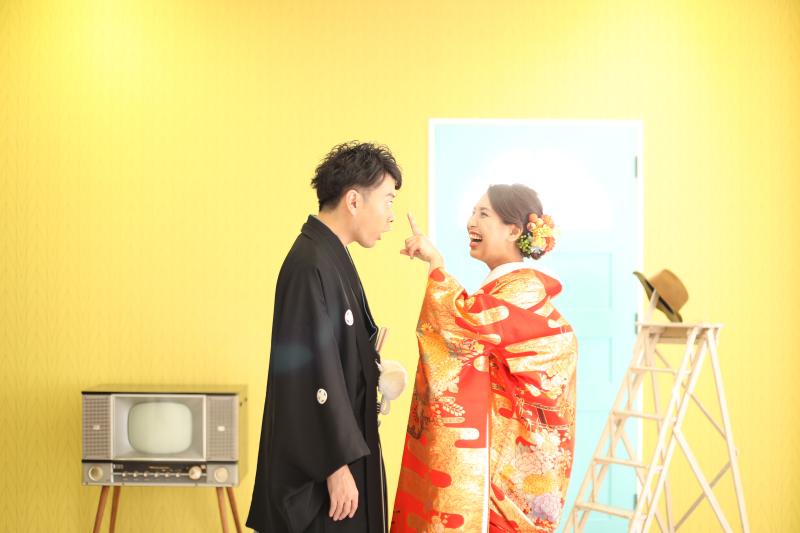 ちょっとレトロな小物がバックに！