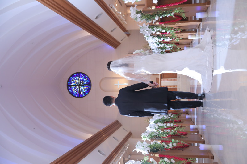 手を取り合って