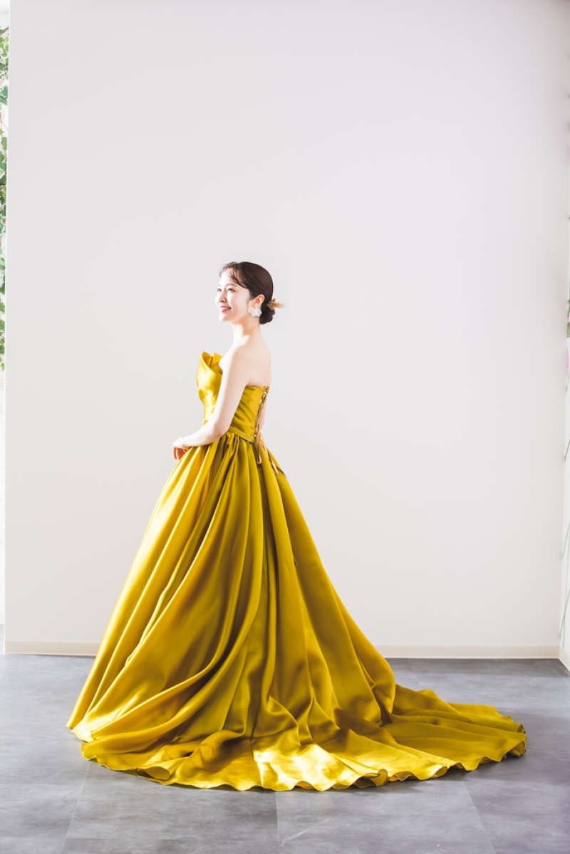 豊富なカラードレスをご覧ください