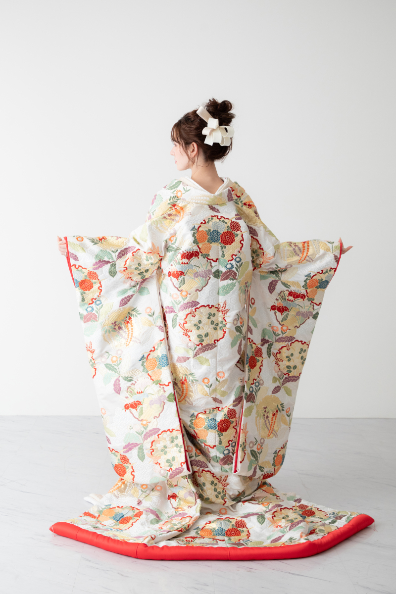 ワタベウェディング名古屋フォトスタジオ_色打掛・着物が豊富