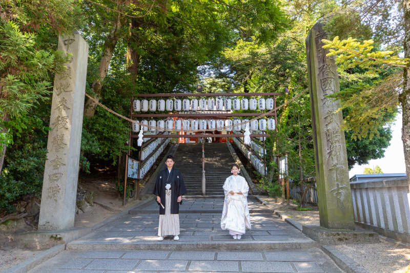 手水舎で手と口を清めます