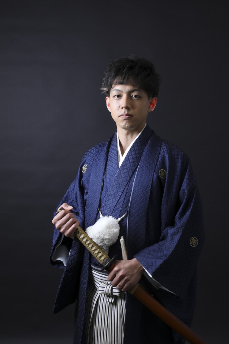 男らしく決めポーズ