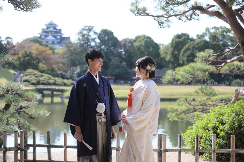 お城をバックに