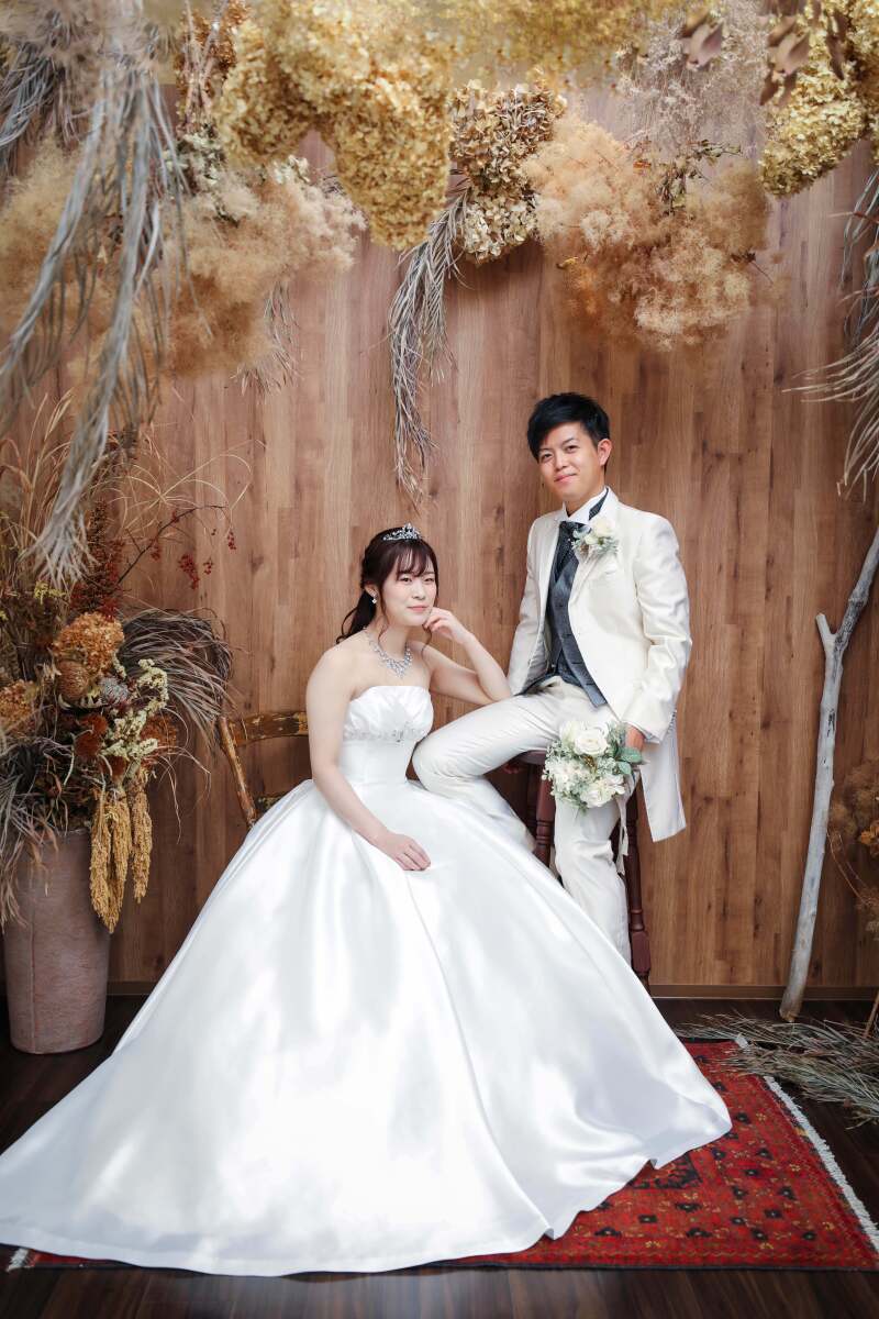 ドライフラワーのバックにて